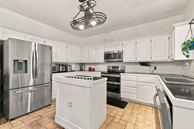 74 Meadow Hill Lane, Sherman, TX 75090