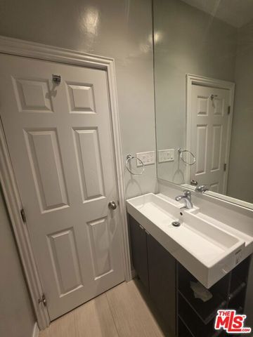 939 S Ogden Drive, Los Angeles, CA 90036