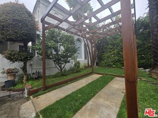 939 S Ogden Drive, Los Angeles, CA 90036