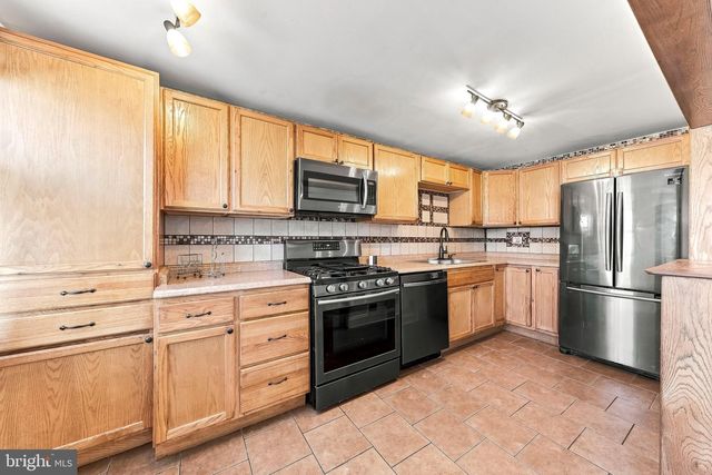 231 W WYNCLIFFE AVE, Clifton Heights, PA 19018