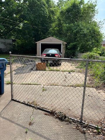 116 Henquin Drive, St Louis, MO 63135