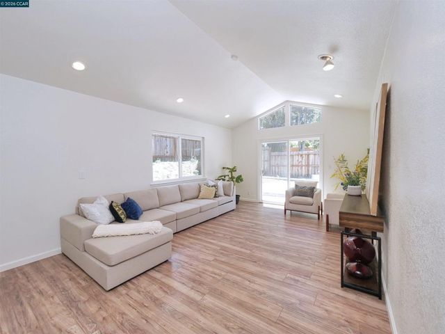 913 Seascape Cir, Rodeo, CA 94572