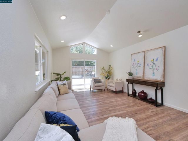 913 Seascape Cir, Rodeo, CA 94572