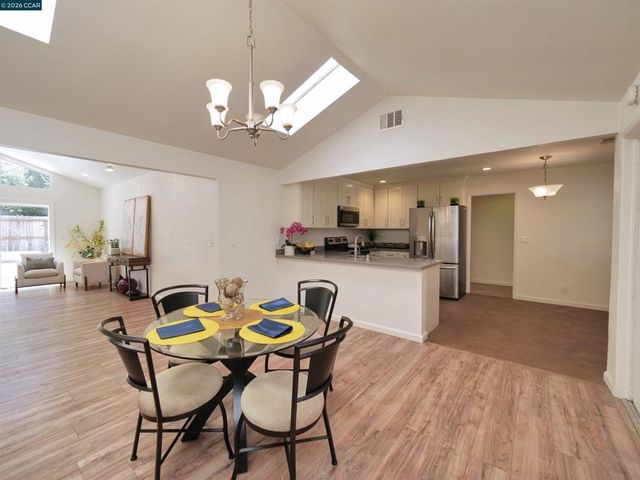 913 Seascape Cir, Rodeo, CA 94572