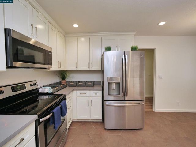 913 Seascape Cir, Rodeo, CA 94572