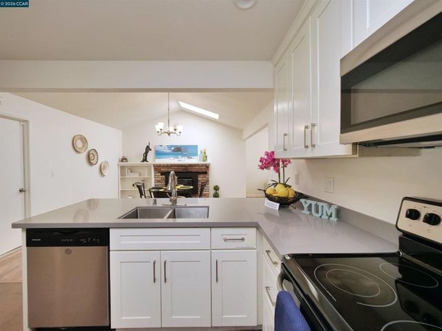 913 Seascape Cir, Rodeo, CA 94572