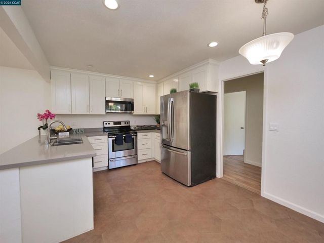 913 Seascape Cir, Rodeo, CA 94572