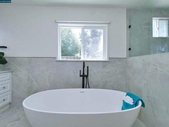 913 Seascape Cir, Rodeo, CA 94572