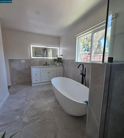 913 Seascape Cir, Rodeo, CA 94572