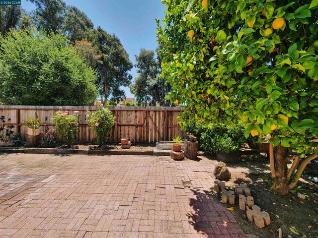 913 Seascape Cir, Rodeo, CA 94572