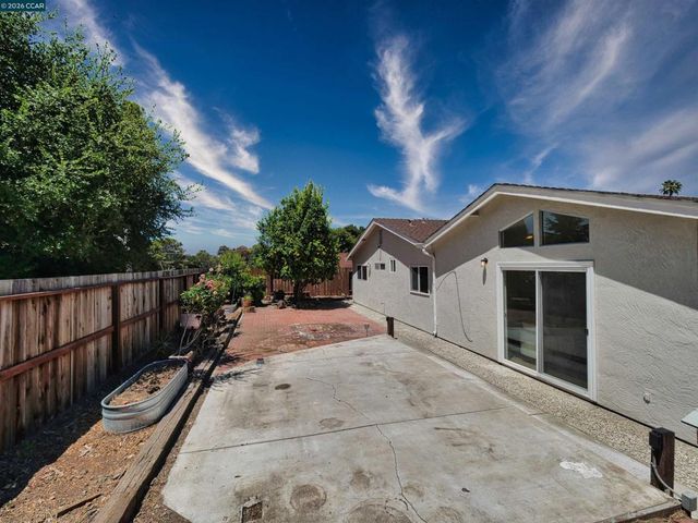913 Seascape Cir, Rodeo, CA 94572