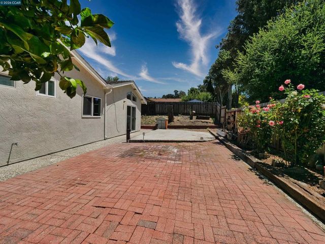 913 Seascape Cir, Rodeo, CA 94572