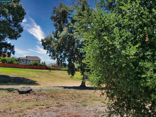 913 Seascape Cir, Rodeo, CA 94572