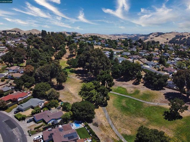 913 Seascape Cir, Rodeo, CA 94572