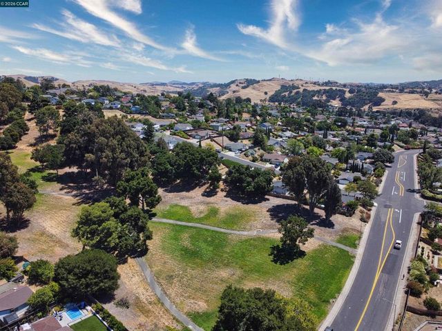 913 Seascape Cir, Rodeo, CA 94572