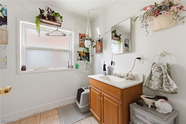 1432 W 110th Street, Cleveland, OH 44102