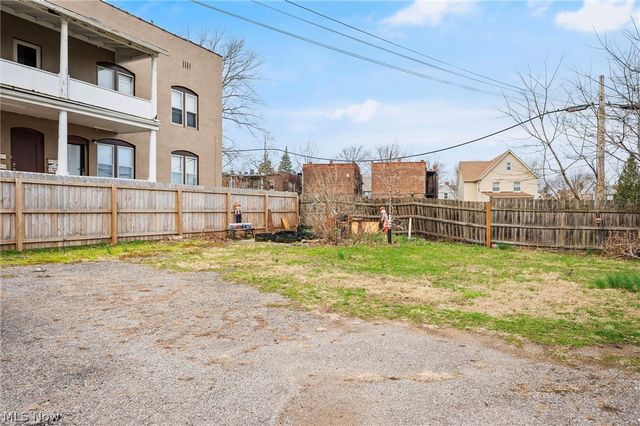 1432 W 110th Street, Cleveland, OH 44102