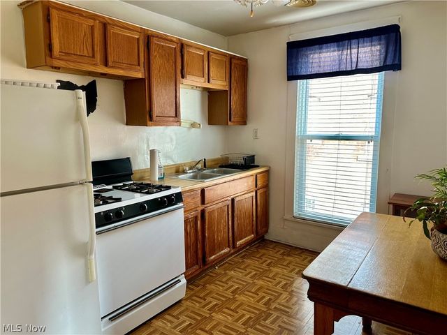 1432 W 110th Street, Cleveland, OH 44102