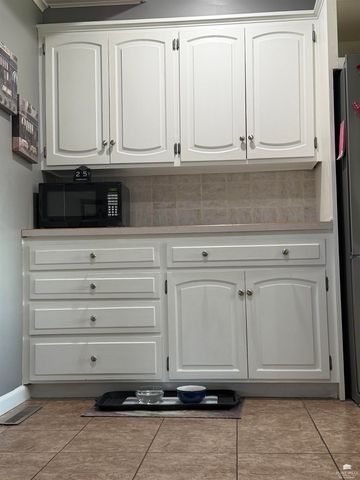 112 Highland Drive, Abilene, KS 67410