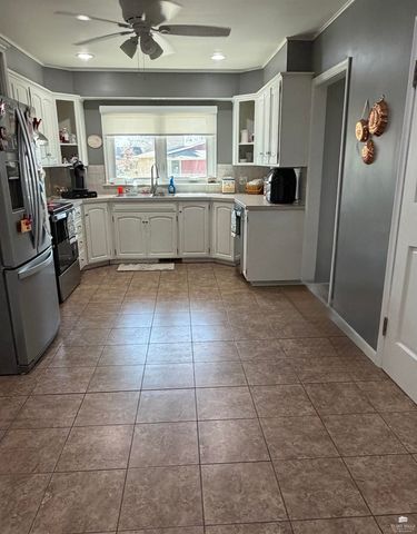 112 Highland Drive, Abilene, KS 67410