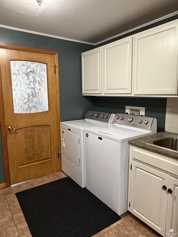 112 Highland Drive, Abilene, KS 67410