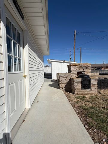 112 Highland Drive, Abilene, KS 67410