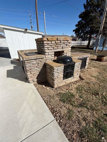 112 Highland Drive, Abilene, KS 67410