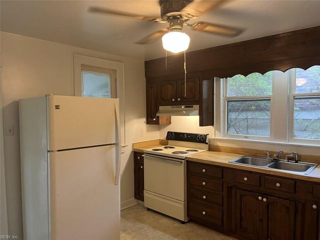 1328 Stewart ST, Chesapeake, VA 23324