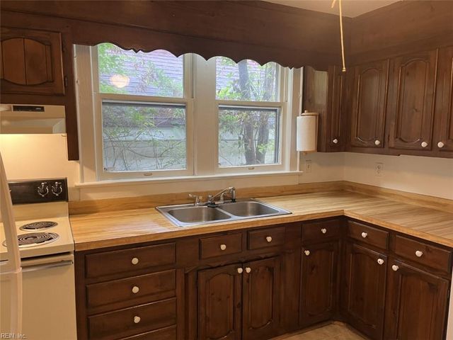 1328 Stewart ST, Chesapeake, VA 23324