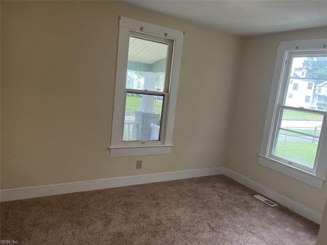 1328 Stewart ST, Chesapeake, VA 23324