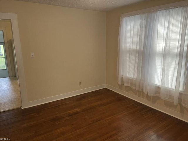 1328 Stewart ST, Chesapeake, VA 23324