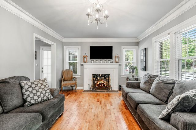 626 East Kingsbury Street, Springfield, MO 65807