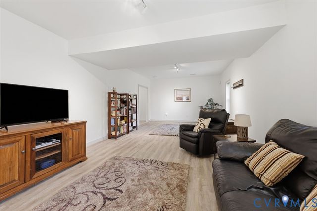 4320 Stebbins St, Chester, VA 23831