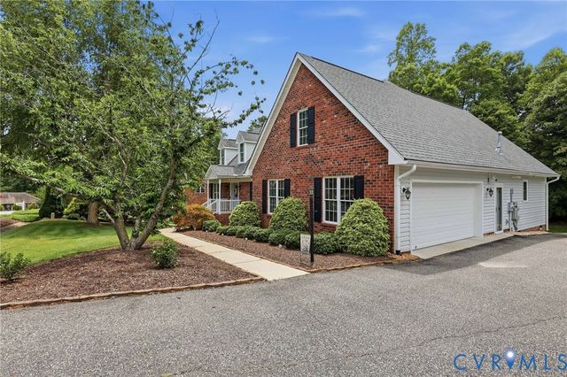 4320 Stebbins St, Chester, VA 23831