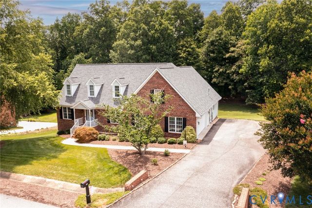 4320 Stebbins St, Chester, VA 23831