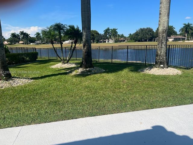 2534 Poinciana Dr, Weston, FL 33327