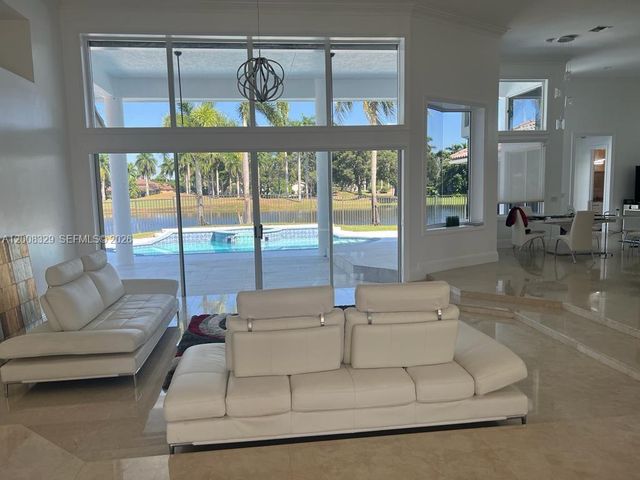 2534 Poinciana Dr, Weston, FL 33327