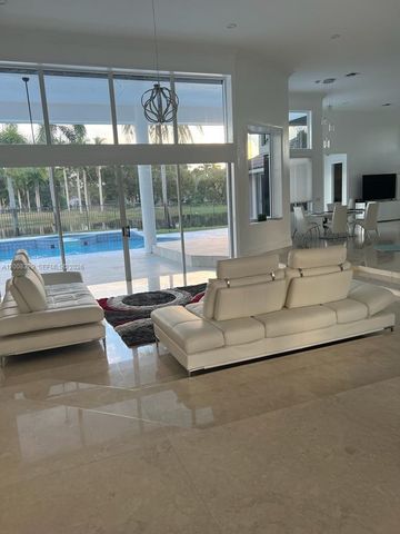 2534 Poinciana Dr, Weston, FL 33327