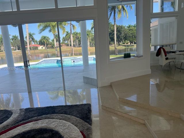 2534 Poinciana Dr, Weston, FL 33327