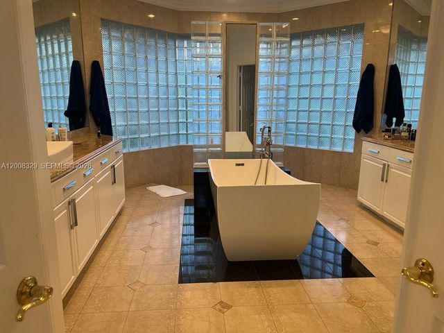 2534 Poinciana Dr, Weston, FL 33327