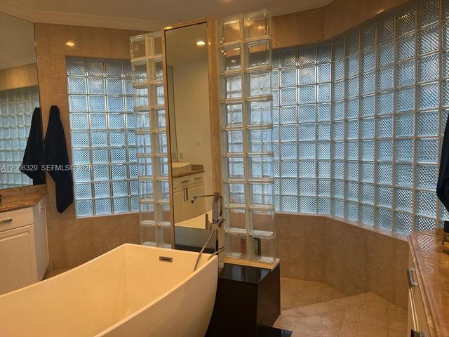 2534 Poinciana Dr, Weston, FL 33327