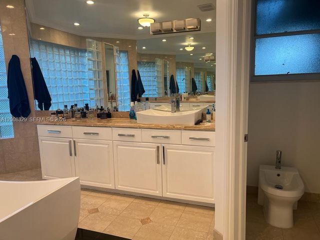 2534 Poinciana Dr, Weston, FL 33327