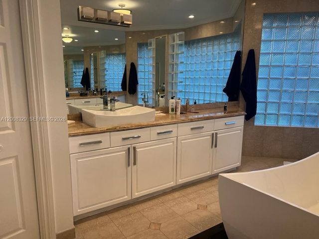 2534 Poinciana Dr, Weston, FL 33327