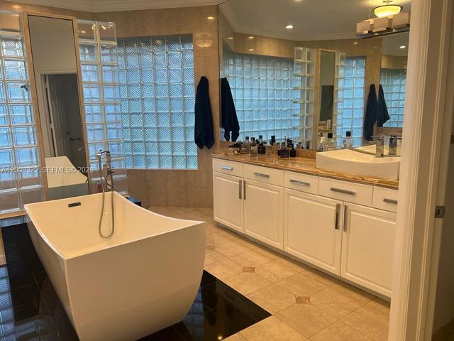 2534 Poinciana Dr, Weston, FL 33327
