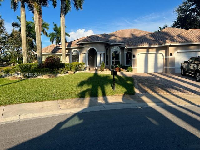 2534 Poinciana Dr, Weston, FL 33327