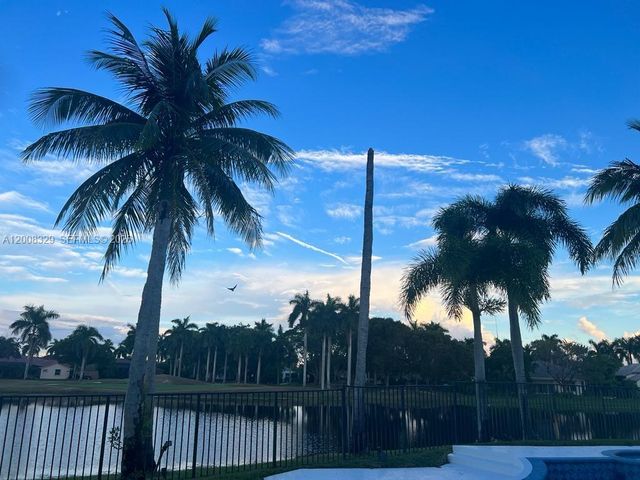 2534 Poinciana Dr, Weston, FL 33327