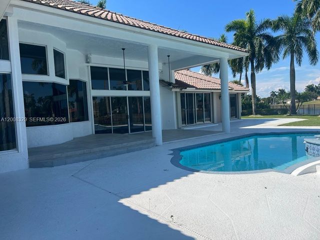 2534 Poinciana Dr, Weston, FL 33327