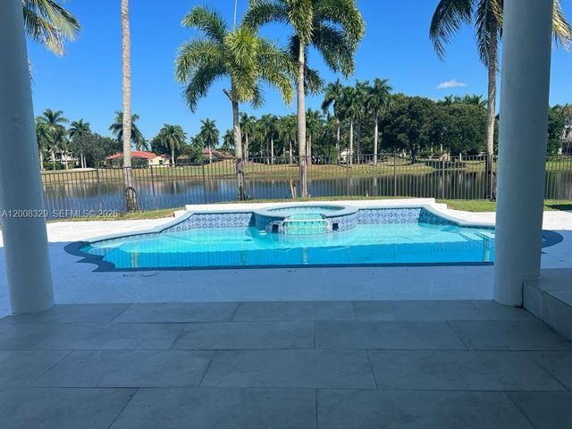 2534 Poinciana Dr, Weston, FL 33327