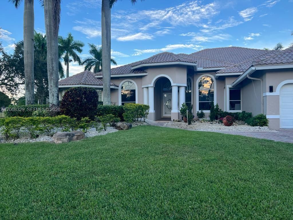 2534 Poinciana Dr, Weston, FL 33327
