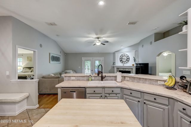 12004 LIBERTY LAKE Drive W, Jacksonville, FL 32258